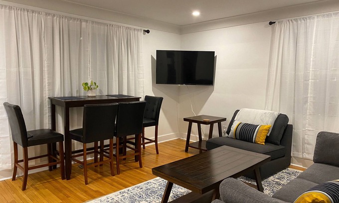 Kingston House | Spacious 2 Bdrm with Office close to downtown Kingston