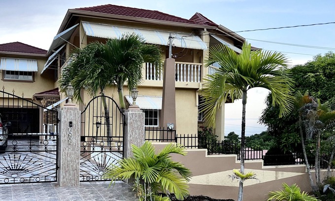 Salt Gut Apartment | Spacious 2 Bedroom Apartment located in Boscobel, 5 minute drive to Ochi Airport