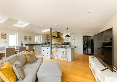 Aynho House | Spacious 3 Bed House with Large Garden in Aynho!