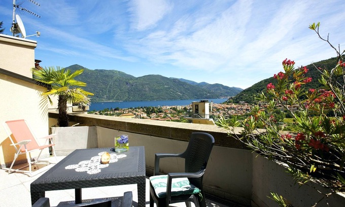 Cannobio Apartment | Spacious 3½-room apartment with sunny balcony and panoramic view