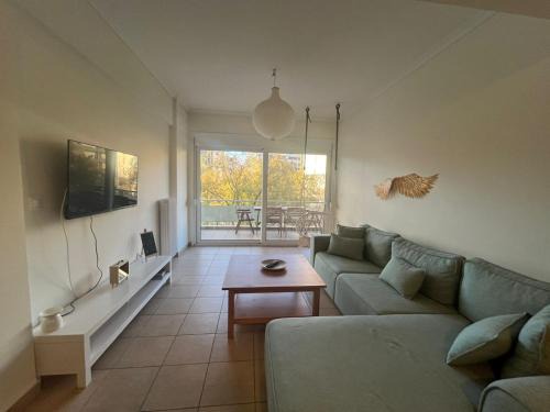 Kinosargous Apartment | Spacious 3bdr apart w/balcony-5 mins to acropolis