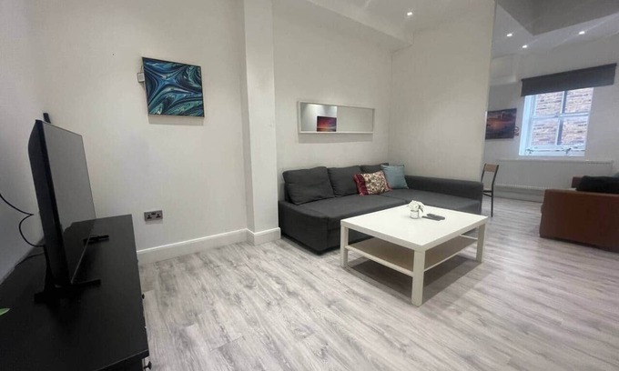 Harrow Road Apartment | Spacious 3BR/2BA w/lift - Central Maida Vale