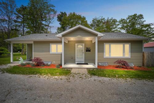Greenbush Apartment | Spacious 3BR Lakefront Cottage with Stunning Views