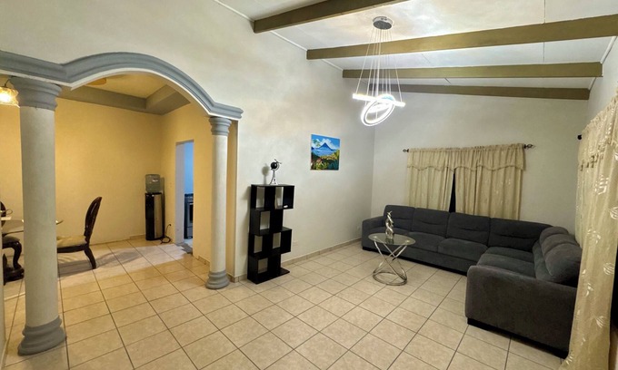 Sector 1 Nor-Oeste House | Spacious 4-bedroom house with WiFi and AC in vibrant San Pedro Sula