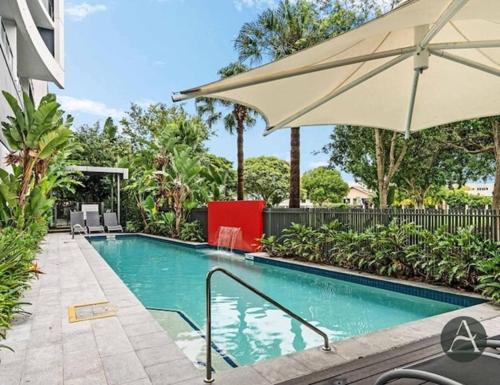 Biggera Waters Apartment | Spacious 4-Bedroom Apartment next to Harbour Town