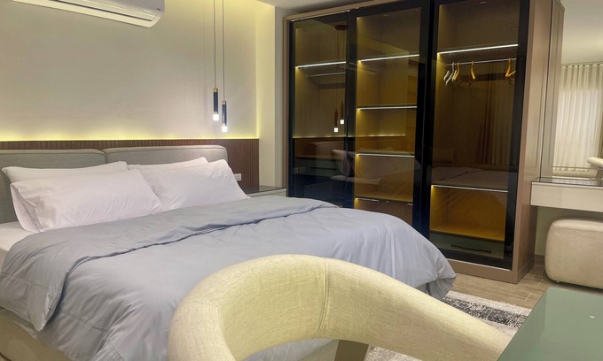 Al Duqqi Apartment | Spacious 4-bedroom apartment in lovely Giza with AC, WiFi