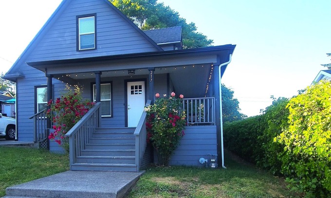 Camas House | Spacious 4 bedroom home in the heart of camas!