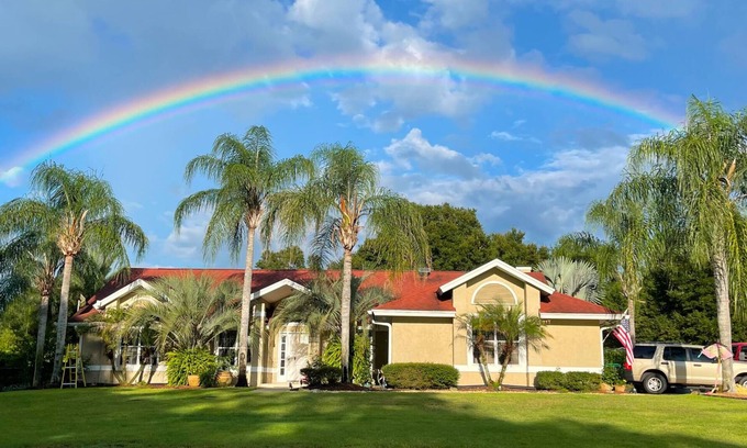 Plymouth House | Spacious 4-bedroom house in beautiful Apopka close to Disney and parks with WiFi