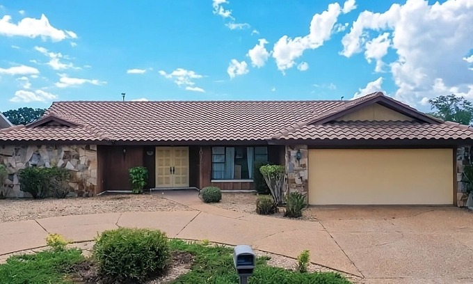 Venice House | Spacious 4BR Venice Getaway – Minutes to Beach & Historic District