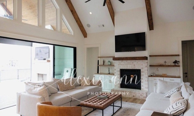 Lake Oconee House | Spacious 5-bedroom house with incredible golf views