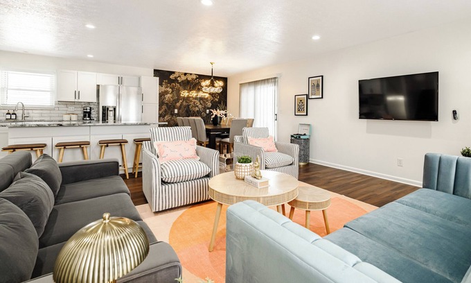 Lindenwald House | Spacious 5-bedroom house in fantastic Hamilton with WiFi, Game Room