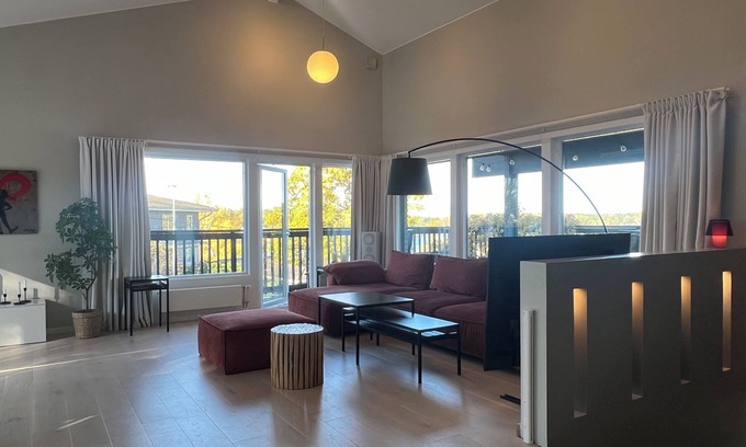 Skrubba House | Spacious 6-bedroom house with lake view and pool outside Stockholm