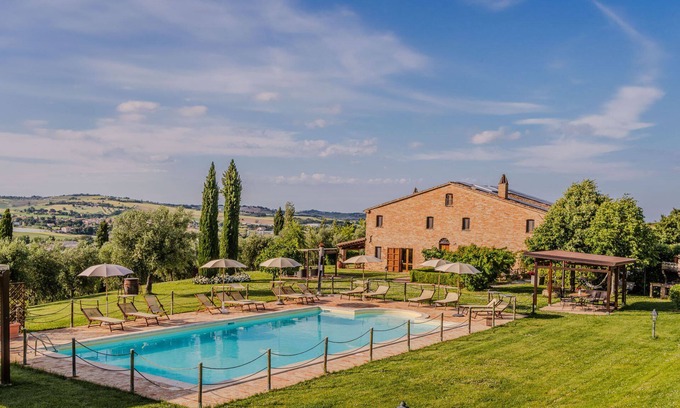 Corinaldo Villa | Spacious and cosy villa with pool in the countryside, just 15 minutes from the beaches of Senigallia