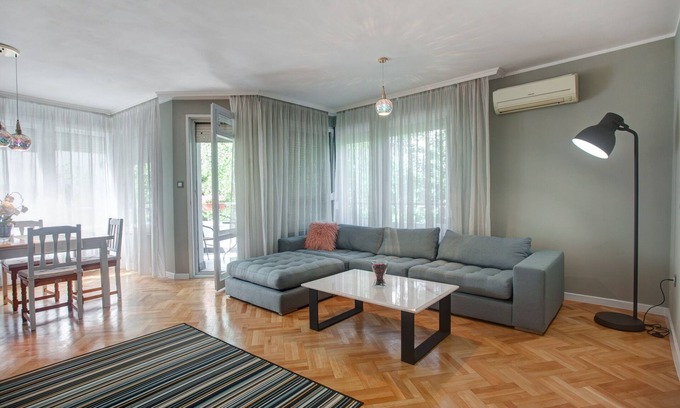 Lozenets Apartment | Spacious apartment close to the American Embassy + Parking