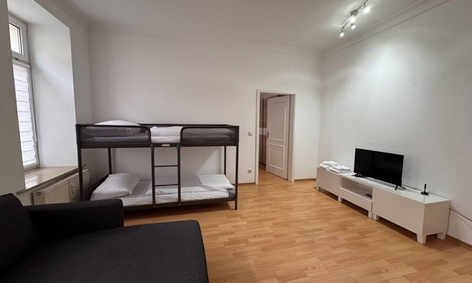 Gohlis-Mitte Apartment | Spacious Apartment for up to 5 Guests