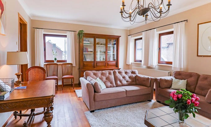 Hoepertingen Apartment | Spacious apartment in Hoepertingen (Borgloon) in city center