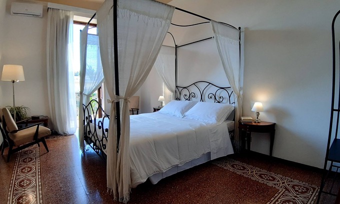 San Jacopino Apartment | Spacious apartment in classic style 200 meters from the historical center