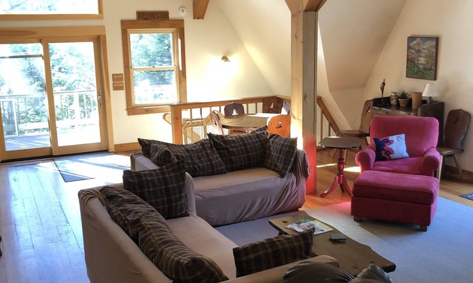 Londonderry House | Spacious Bright Living Area, Bromley Mountain Adventure Park & Hapgood Pond Park