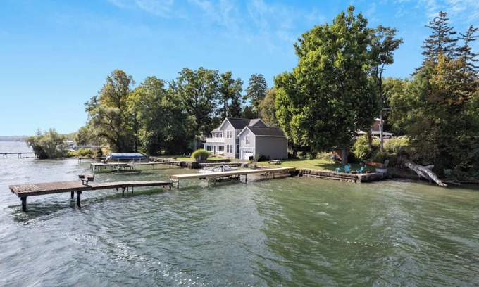 Romulus House | Spacious Bungalow with Private Lake Access. Stay with E.V.E