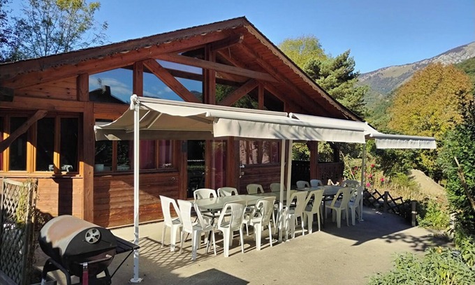 Saint-Beat Ski Chalet | Spacious chalet sleeps 15