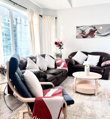 Southwest Calgary House | Spacious & Comfy Main Floor 3BR Suite in Detached House