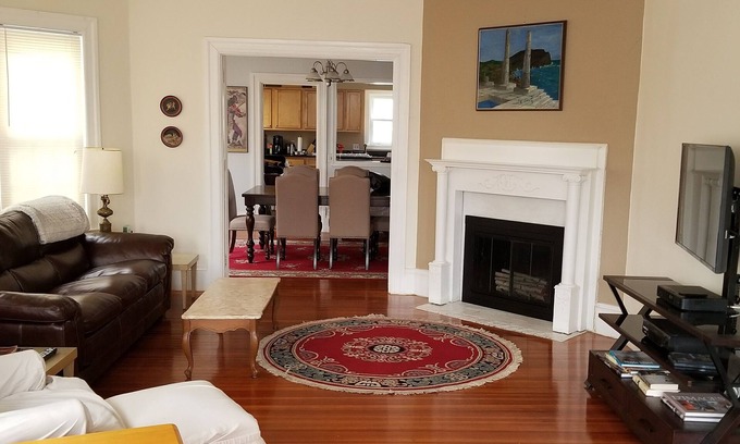 Edgewood Condo | Spacious Condo In Cranston/Providence Line - 2 Bed