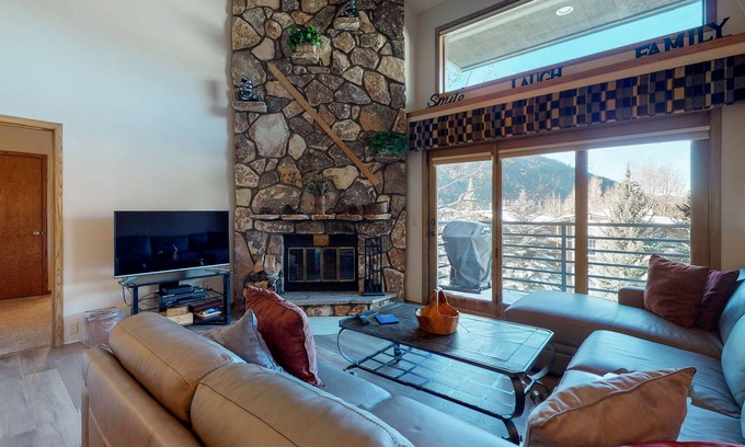 Mountain House Condo | Spacious condo with great location, pool, hot tub, & sauna