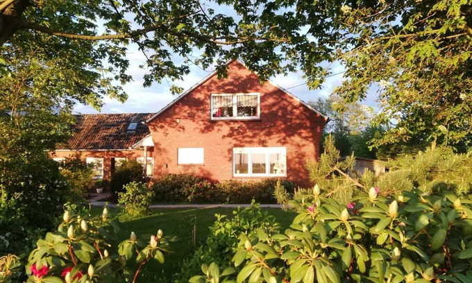 Westerholt House | Spacious, cozy and barrier-free vacation home with dog in a secluded location