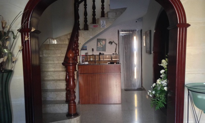 Rabat House | Spacious Double Room with Balcony close to Mdina