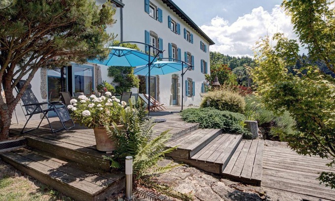 Saint-Jean-la-Vetre Cottage | Spacious family lodge, sleeps 14, charm and comfort