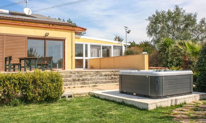 Licodia Eubea House | Spacious, family-friendly cottage with jacuzzi and an olive grove on the huge natural plot.
