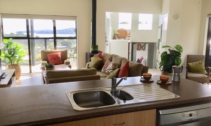 Surfdale House | Spacious, family friendly house with sea views