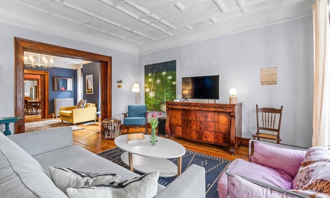 Front Park Apartment | Spacious & Family- Friendly 3-bedroom on Peaceful Historic Tree-Lined Street