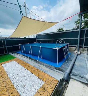 Durian Tunggal House | Spacious Family Homestay in Durian Tunggal with Private Pool