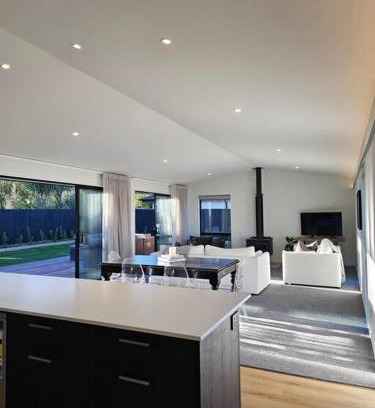 Kirwee House | Spacious Family Home