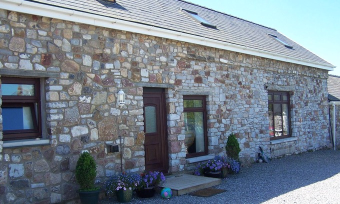 Crynant Cottage | Spacious Farm Cottage Near Rhossili Beach