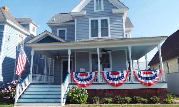 Cape Charles House | Spacious Fully Restored Victorian, 5 Bedrooms, 4 Bathrooms