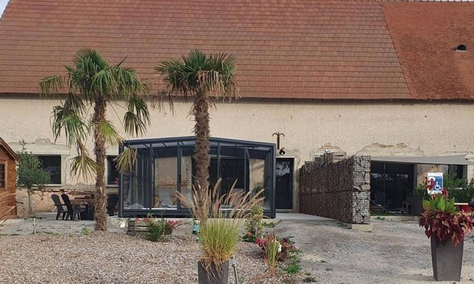 Couzon Cottage | Spacious Gîte with Heated Pool & Spa, Ideal for Groups and Families