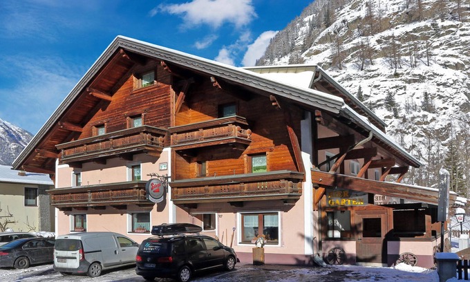 Huben House | Spacious holiday home with sauna and bar