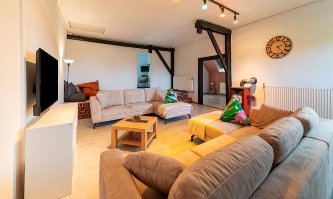 Elsenborn House | Spacious holiday home with garden