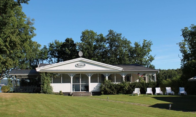 Ulricehamn Municipality House | Spacious holiday house with lakeview in Ulricehamn