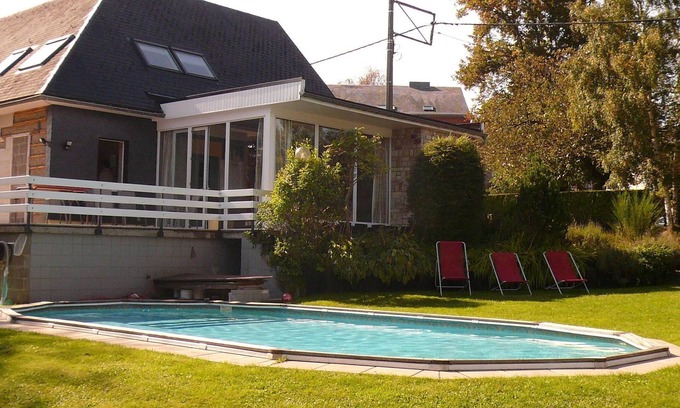 Walk House | Spacious Home with Garden