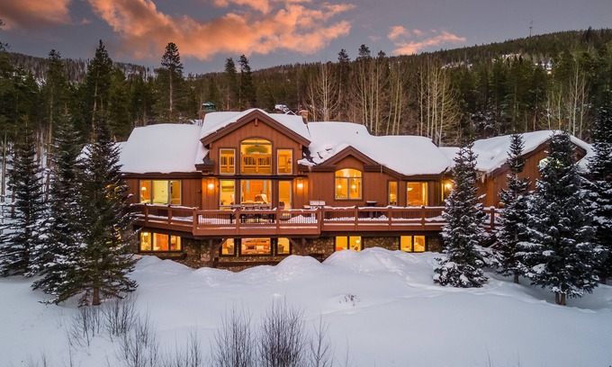 Forest Hills House | Spacious Home with Mountain Views + Hot Tub + Ski Shuttle - Mountain Joy