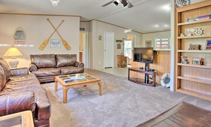 Custer County House | Spacious House about 1 Mi to Lake and Boat Ramp!