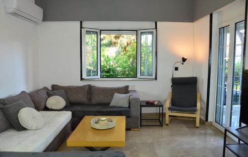 Alimos Apartment | Spacious house by the sea