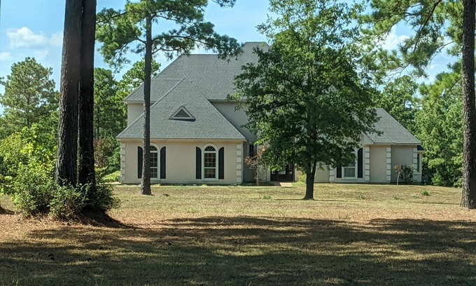 Bronson House | Spacious House on Lake Sam Rayburn one mile to San Augustine Park & Boat Launch