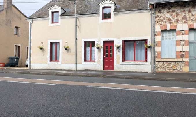 Meobecq Cottage | Spacious house with covered terrace and parking in natural area