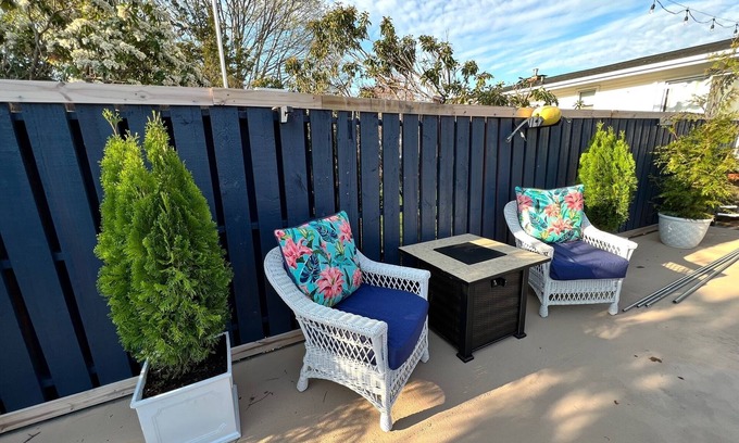 Waterford House | Spacious House with POOL and patio near beaches