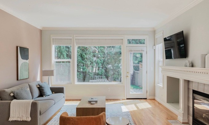 Issaquah Highlands House | Spacious Issaquah 5BR w/Balcony, Laundry & Parking, by Blueground