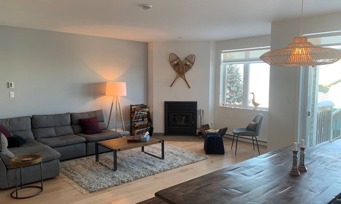 Owl's Head Ski Resort House | Spacious living on the Owl's Head mountain